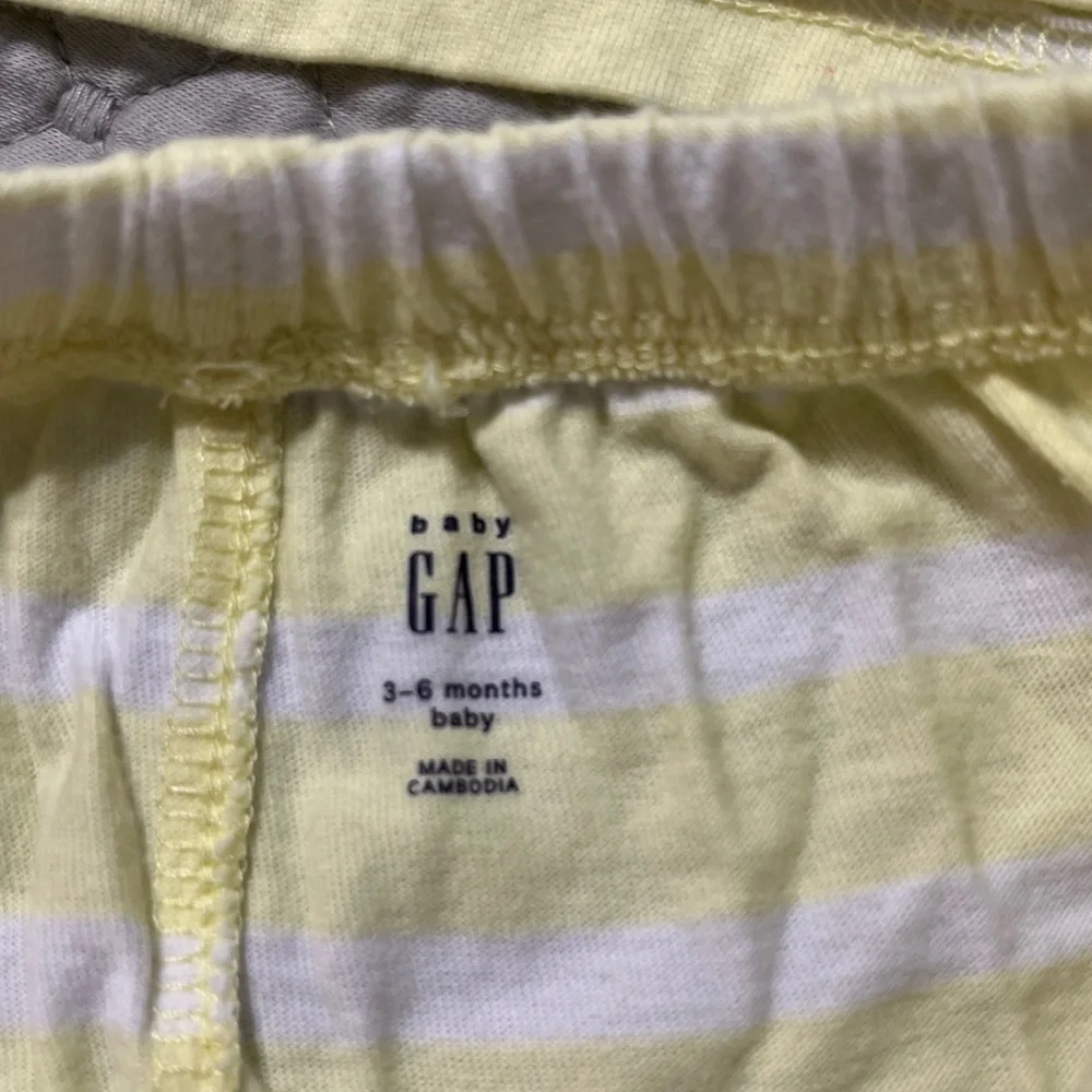 GAP charming yellow